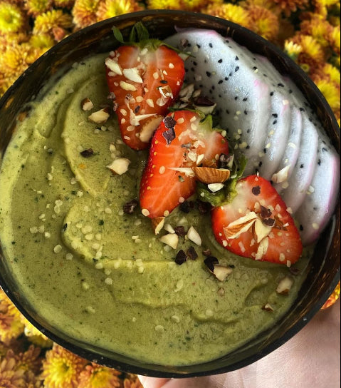 Kale & mango smoothie bowl