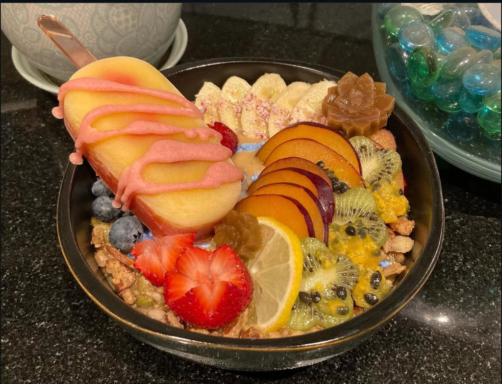 Peach Crumble Smoothie Bowl
